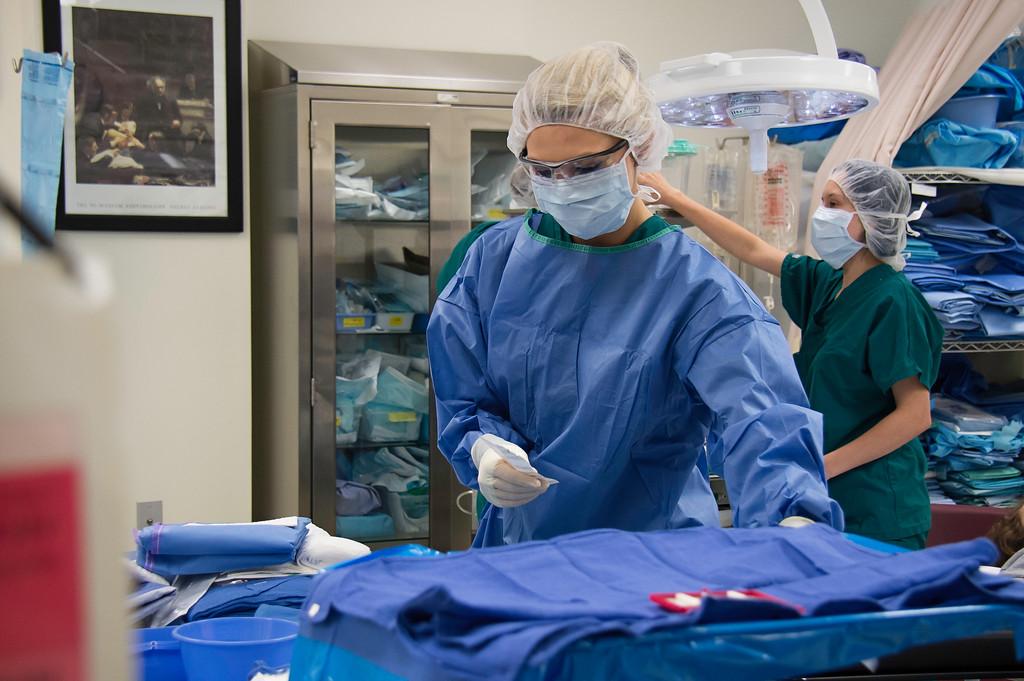 Surgeons preparing to start operating