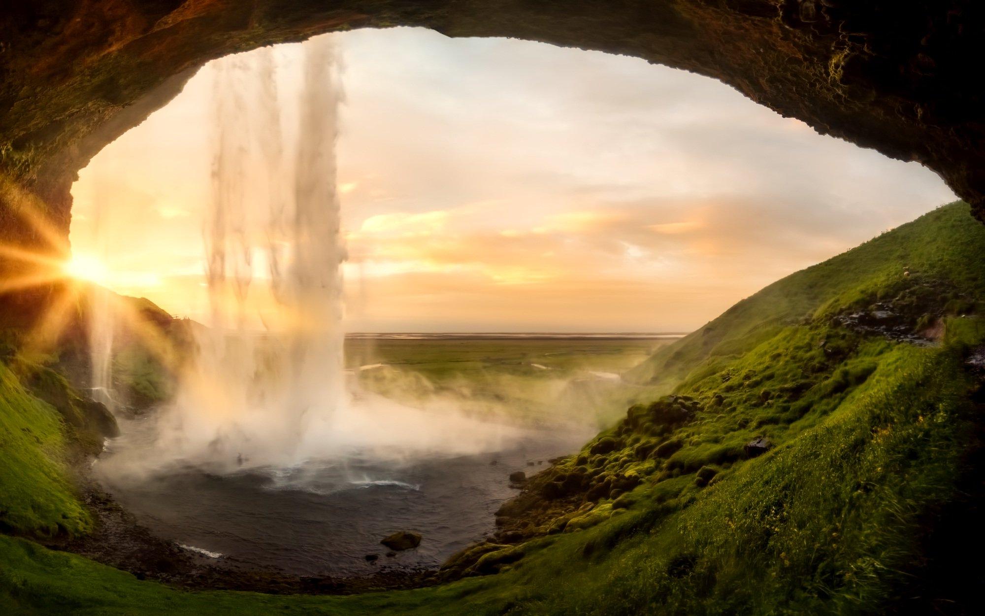 sem/geoscience-cave-waterfall